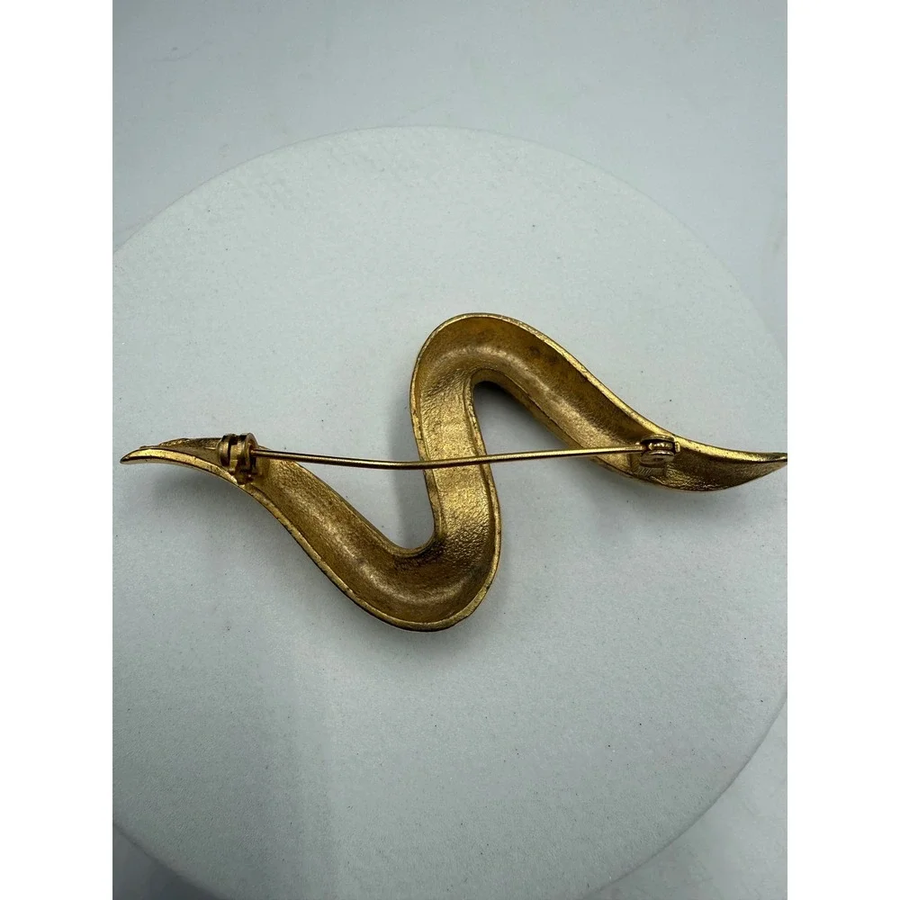 Vintage Gold Tone Abstract Wavy Ribbon Brooch Pin Sculptural Modernist‎ Design